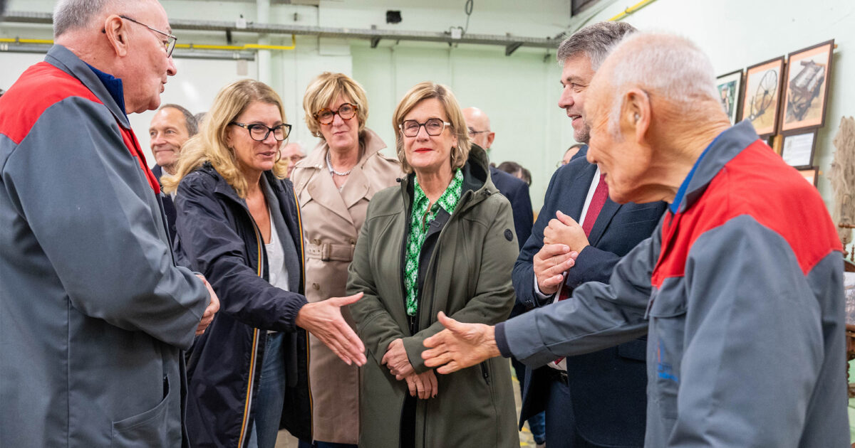 Une ministre en visite à la future Cité Textile de demain